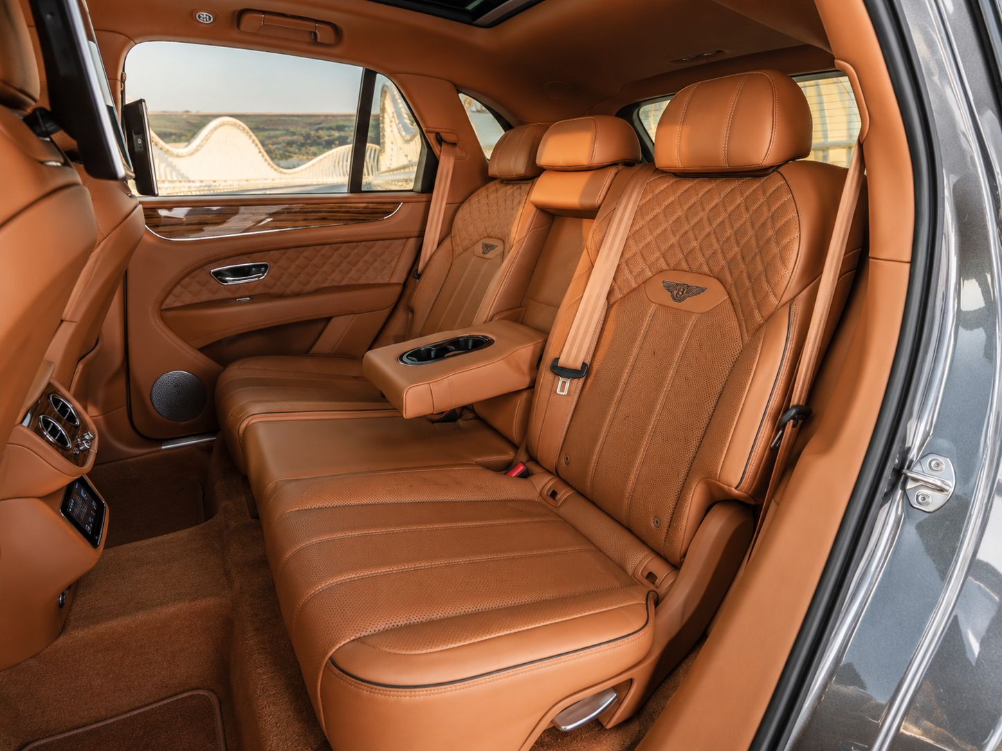 Bentley Bentayga — miniature 7